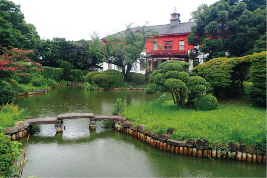 Koishikawa Botanical Garden Japanese garden
and the main building of the former Tokyo Igakko